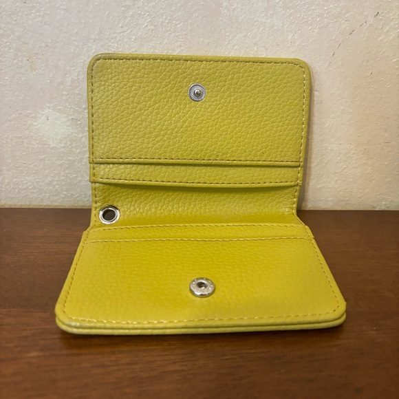 2/$15 Steve Madden Bifold Card Case Lemon, Steve Madden BFold - Picture 6 of 11